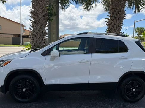 Used 2019 Chevrolet Trax LT w/ LPO, Protection Package AWD/4WD image 2