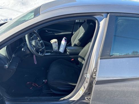 Used 2021 Hyundai Elantra SE w/ Cargo Package image 3