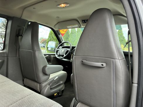 Used 2025 Chevrolet Express 3500 LT w/ LT Preferred Equipment Group RWD image 15