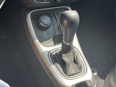 Used 2019 Jeep Compass Latitude w/ Cold Weather Group AWD/4WD image 27