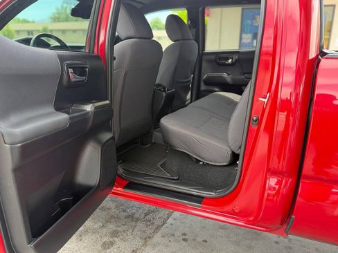 Used 2018 Toyota Tacoma TRD Off-Road w/ Technology Package AWD/4WD image 30