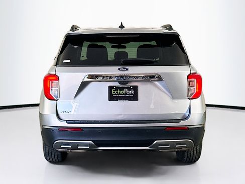 Used 2024 Ford Explorer XLT w/ Equipment Group 202A image 7