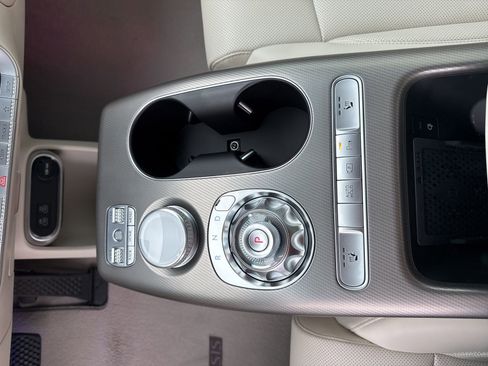 Used 2024 Genesis GV60 RWD image 29