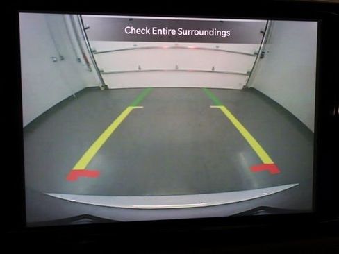 Used 2023 Chrysler Pacifica Touring-L image 24