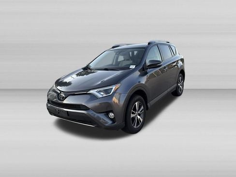 Used 2018 Toyota RAV4 XLE w/ Plus Extra Value Package FWD image 11