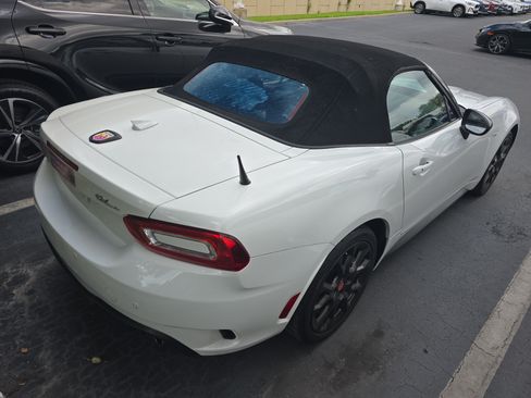 Used 2018 FIAT 124 Spider Abarth w/ Convenience Group RWD image 4