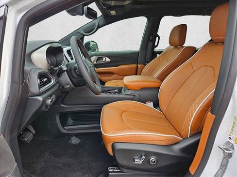 New 2026 Chrysler Pacifica Pinnacle FWD image 4