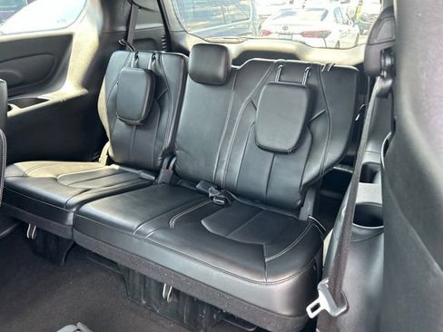 Used 2025 Chrysler Pacifica Select FWD image 10