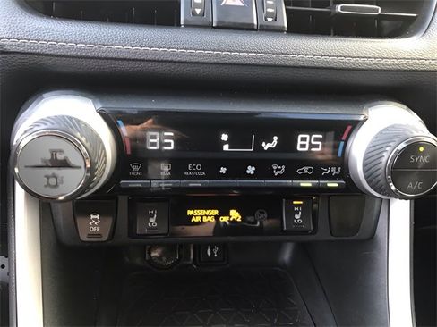 Used 2019 Toyota RAV4 XLE Premium image 21