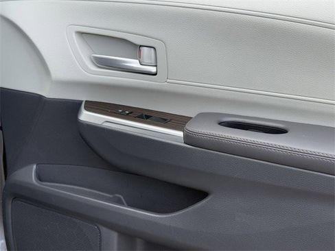Used 2024 Toyota Sienna XLE image 28