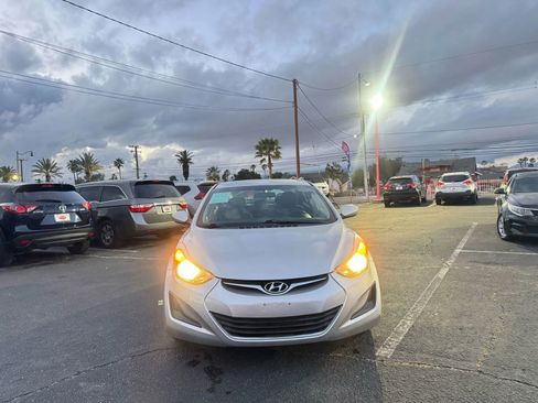 Used 2015 Hyundai Elantra SE image 12