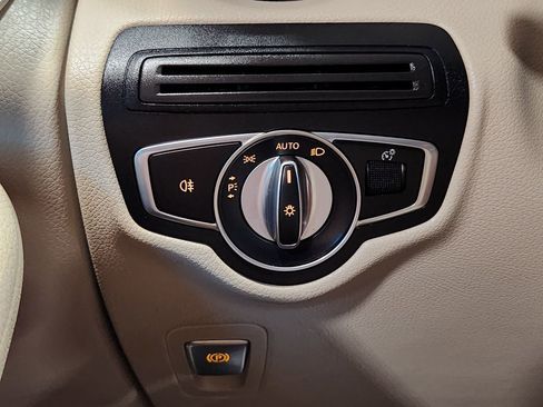 Used 2019 Mercedes-Benz GLC 300 image 41