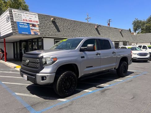 Used 2020 Toyota Tundra SR5 w/ SR5 Convenience Package AWD/4WD image 1