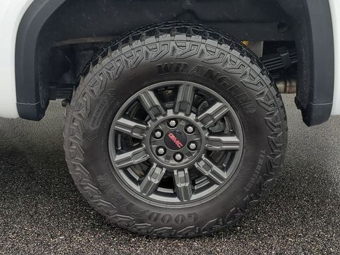 Used 2024 GMC Sierra 1500 AT4X image 10