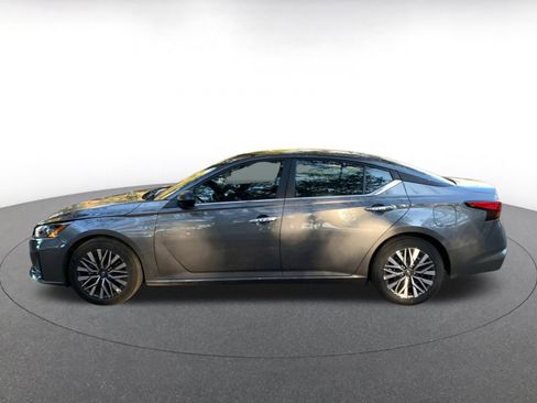 Used 2025 Nissan Altima 2.5 SV image 4