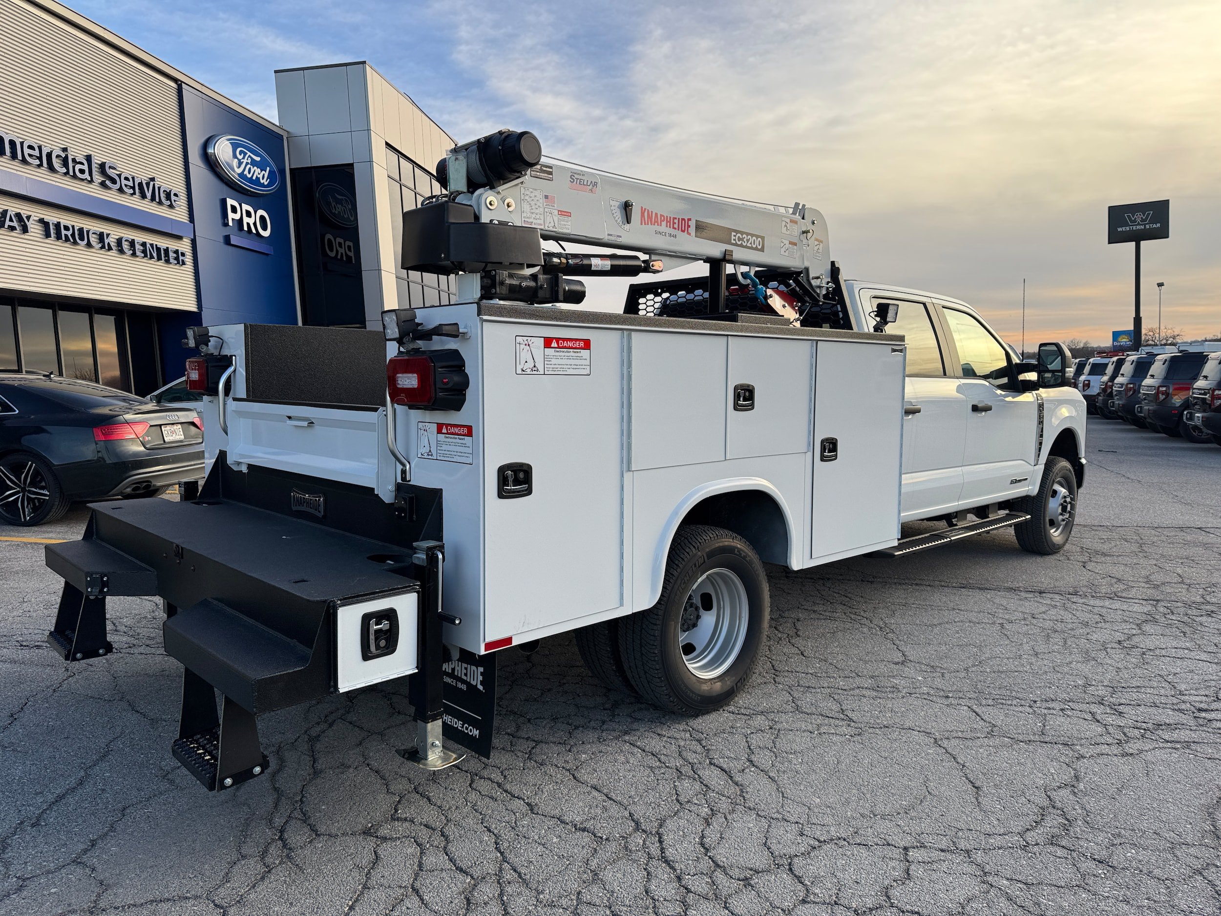 New 2025 Ford F350 XL w/ XL Chrome Package AWD/4WD image 9