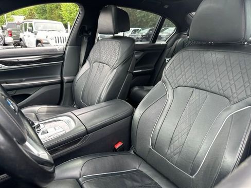 Used 2017 BMW 750i RWD image 10