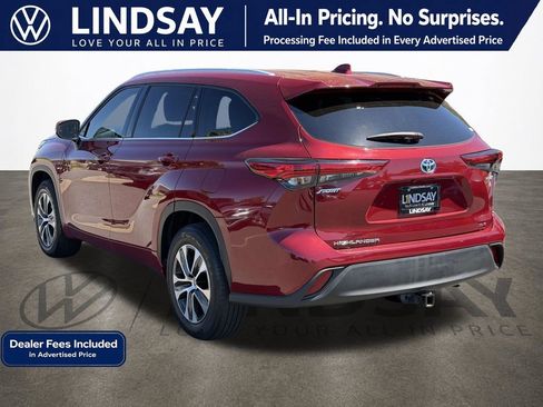 Used 2022 Toyota Highlander XLE FWD image 5