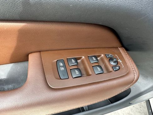 Used 2023 Volvo XC60 T8 Ultimate image 22