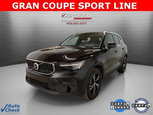 Used 2025 Volvo XC40 B5 Core image 1