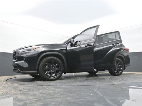 Used 2023 Toyota Highlander LE image 58