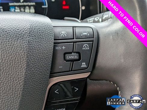 Used 2025 Toyota Camry SE image 12