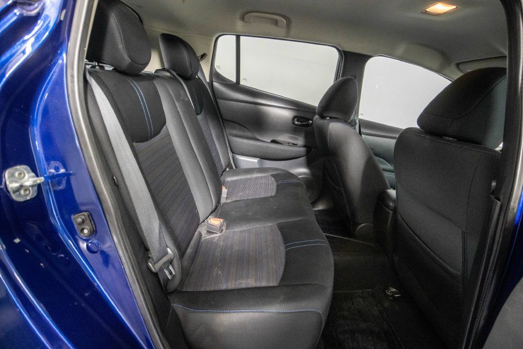 Used 2019 Nissan Leaf SV w/ SV Technology Package FWD image 12