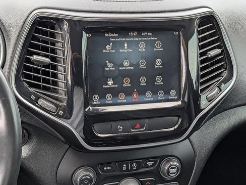 Used 2019 Jeep Cherokee Limited AWD/4WD image 32