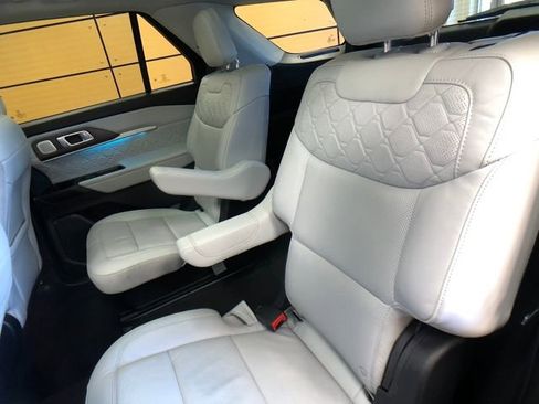 Used 2025 Ford Explorer Platinum w/ LUX Leather Package image 22