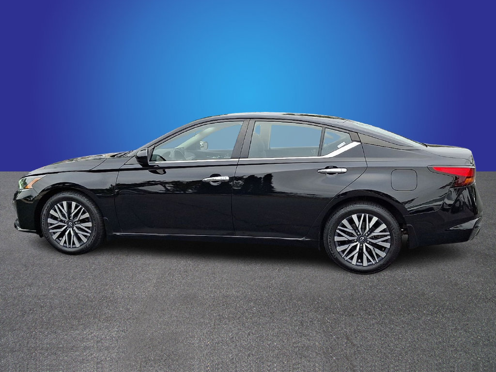 Used 2023 Nissan Altima 2.5 SV w/ SV Premium Package FWD image 7
