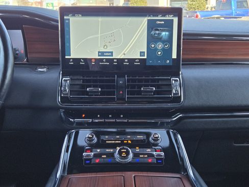 Used 2024 Lincoln Navigator Reserve image 19