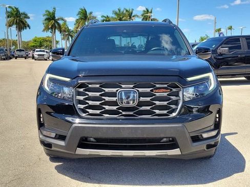 Used 2025 Honda Passport TrailSport image 2
