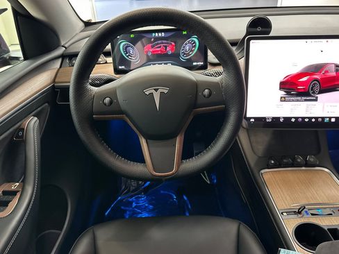 Used 2023 Tesla Model Y Performance AWD/4WD image 27
