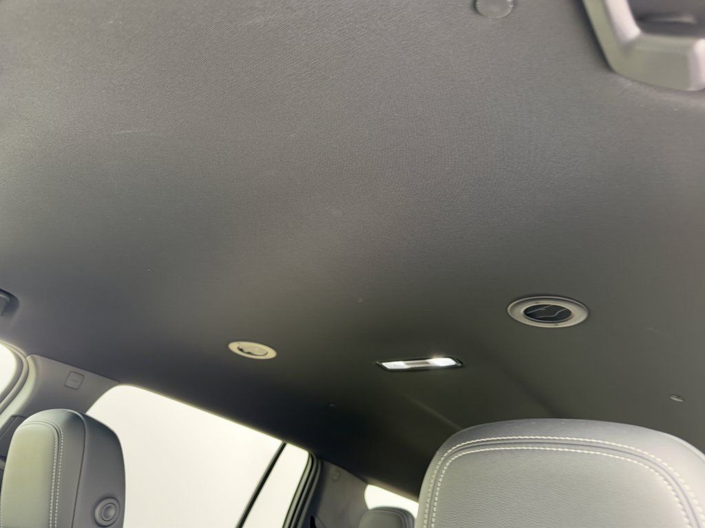 Used 2025 Chevrolet Traverse LT w/ LPO, Floor Liner Package FWD image 27