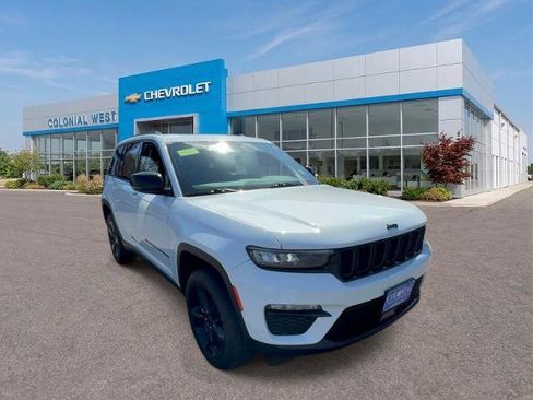 Used 2023 Jeep Grand Cherokee Limited w/ Black Appearance Package AWD/4WD image 7
