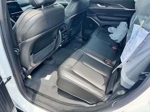 New 2025 Jeep Grand Cherokee Limited w/ Black Appearance Package image 24