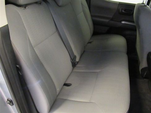 Used 2016 Toyota Tacoma SR5 image 33