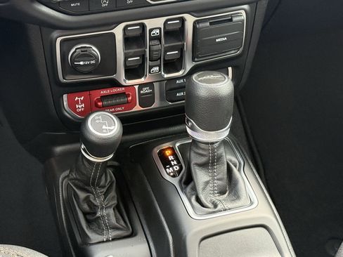 New 2026 Jeep Gladiator Mojave w/ Steel Bumper Group AWD/4WD image 14