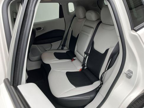 Used 2018 Jeep Compass Limited AWD/4WD image 10