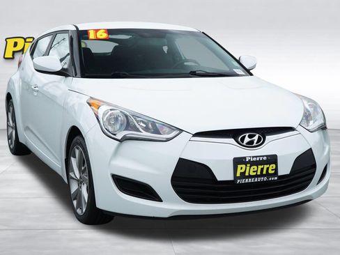 Used 2016 Hyundai Veloster FWD image 2