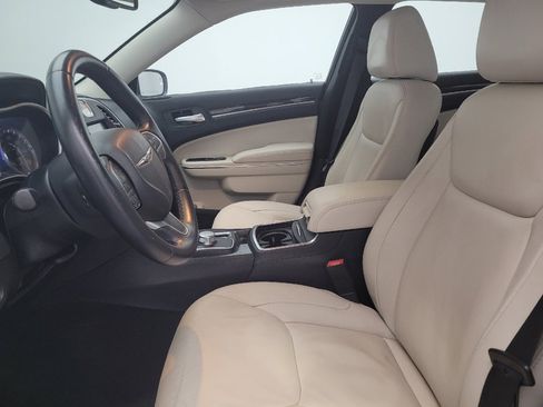 Used 2016 Chrysler 300 Limited RWD image 17