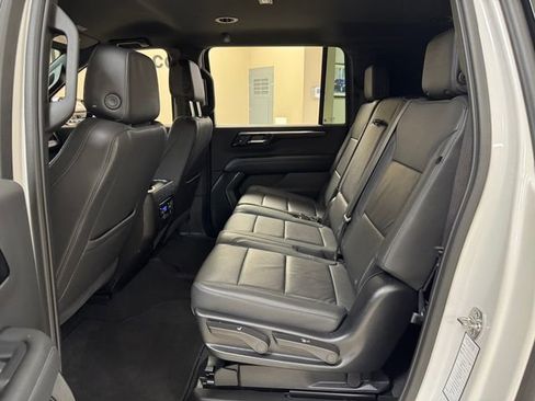 Used 2025 Chevrolet Suburban Z71 AWD/4WD image 21