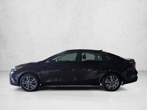 Used 2022 Kia Forte LXS image 9