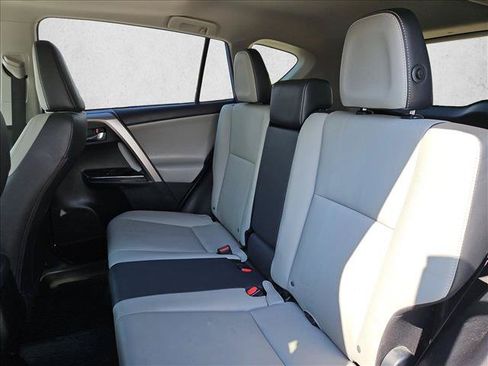 Used 2018 Toyota RAV4 Limited FWD image 17