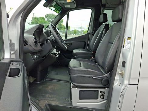 Used 2023 Mercedes-Benz Sprinter 2500 image 15