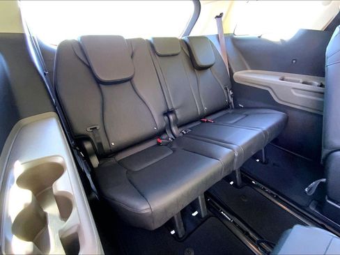 Used 2026 Kia Carnival EX FWD image 25