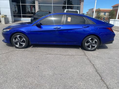 Used 2023 Hyundai Elantra SEL w/ Convenience Package image 9