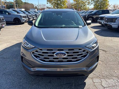 Certified 2022 Ford Edge SE image 2