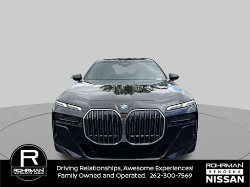 Used 2024 BMW 760i xDrive w/ Premium Package AWD/4WD image 3
