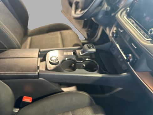 Used 2025 Nissan Rogue SV AWD/4WD image 22